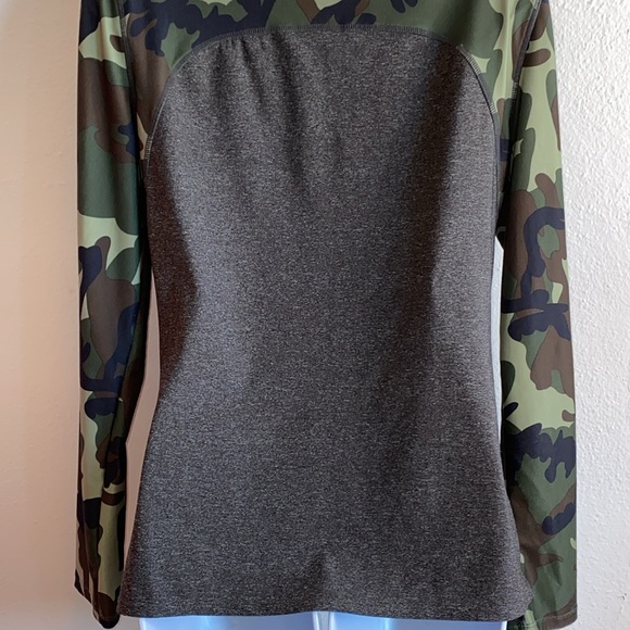 VOGO Athletica 1/4 Zip Colorblock Camo Pullover Workout Top - Picture 5 of 9